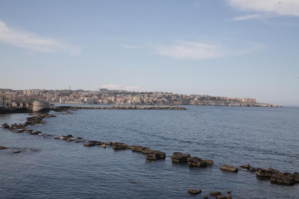 Maestranza Holiday Syracuse Esterno foto